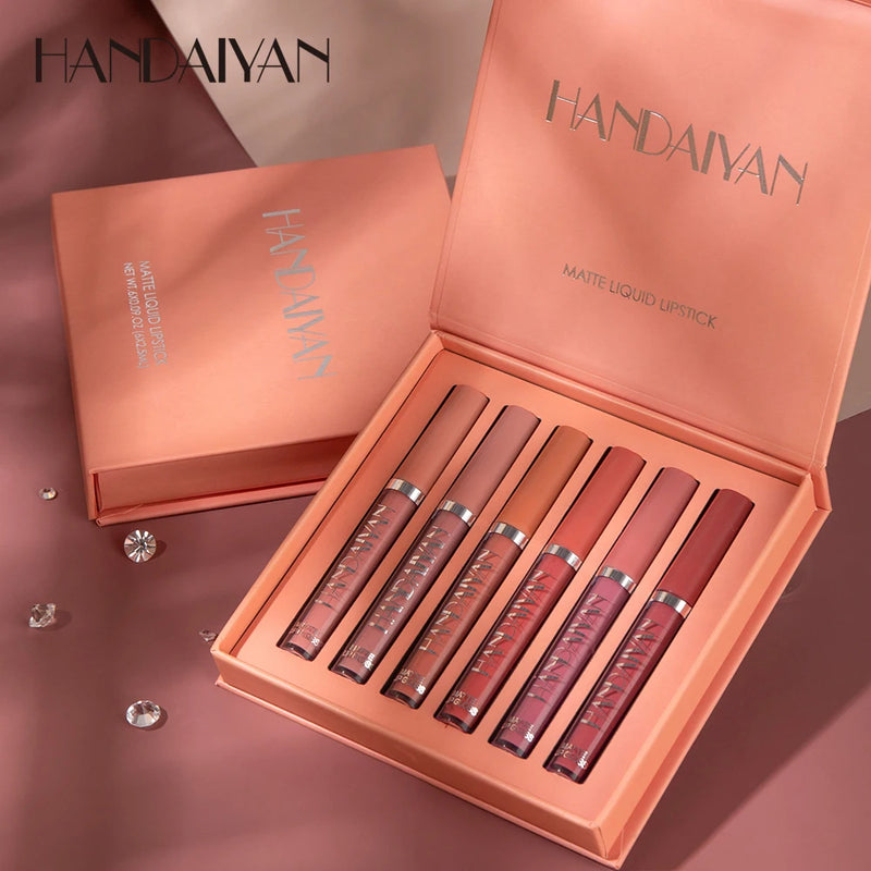 HANDAIYAN Conjunto de 6 Batons Líquidos  
Batons de longa duração com acabamento fosco, antiaderentes e resistentes ao desbotamento. Inclui brilho labial para versatilidade. Perfeito para um visual sofisticado e duradouro,